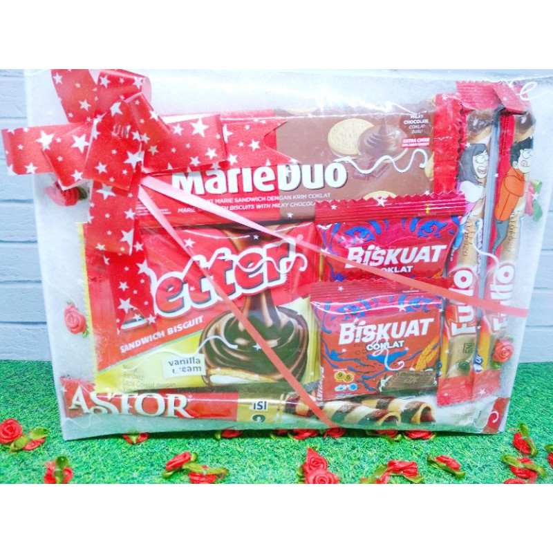 [READY] Snack Box Mini Gift Hamper Birthday Hadiah Kado Ultah Valentine Parcel Lebaran Natal Wisuda (A)