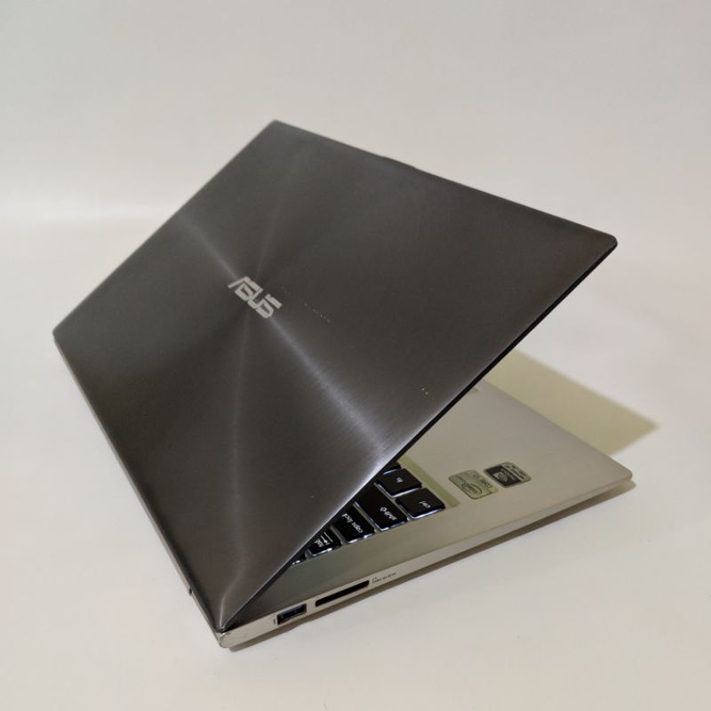 laptop ultrabook editing/design asus ZenBook UX32V - core i7 - Dual vga Nvidia GT - ssd 256gb