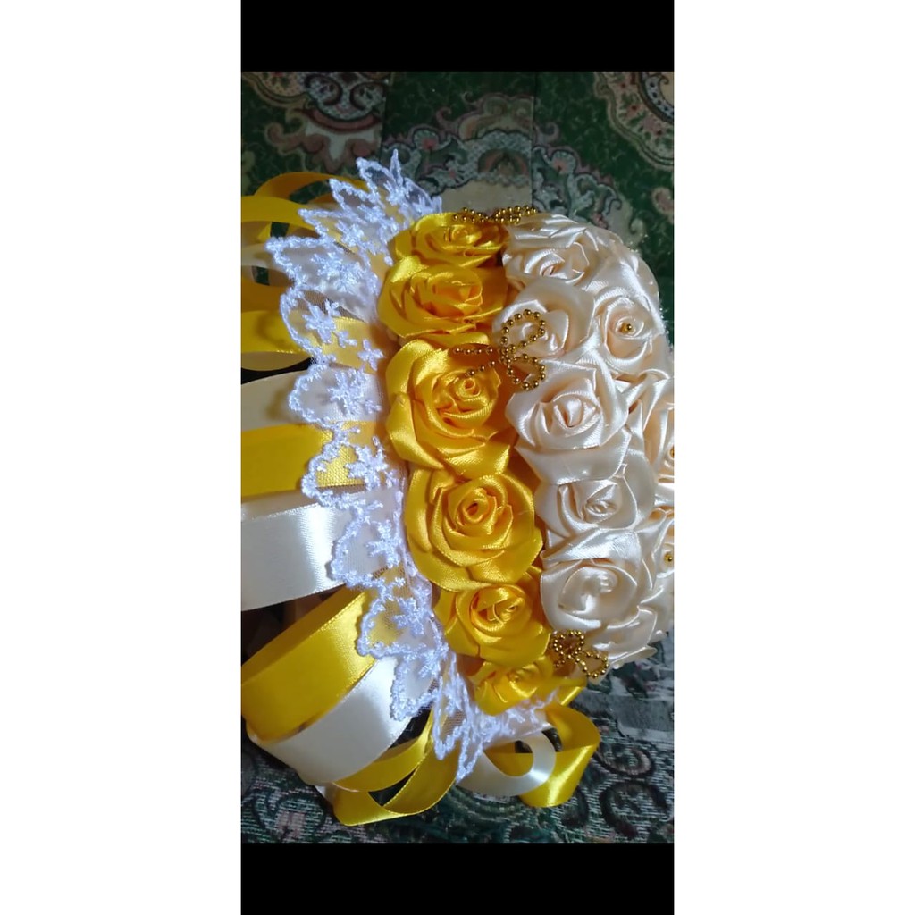 

Buket bunga pita satin