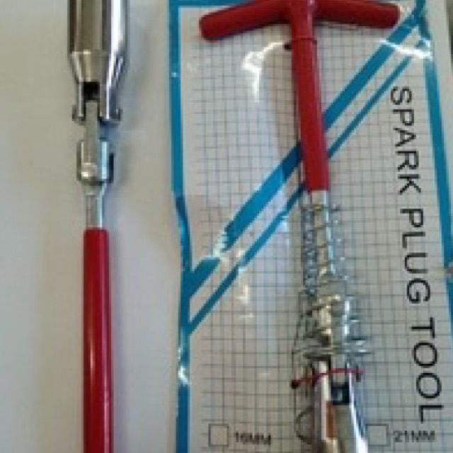 Kunci busi fleksibel