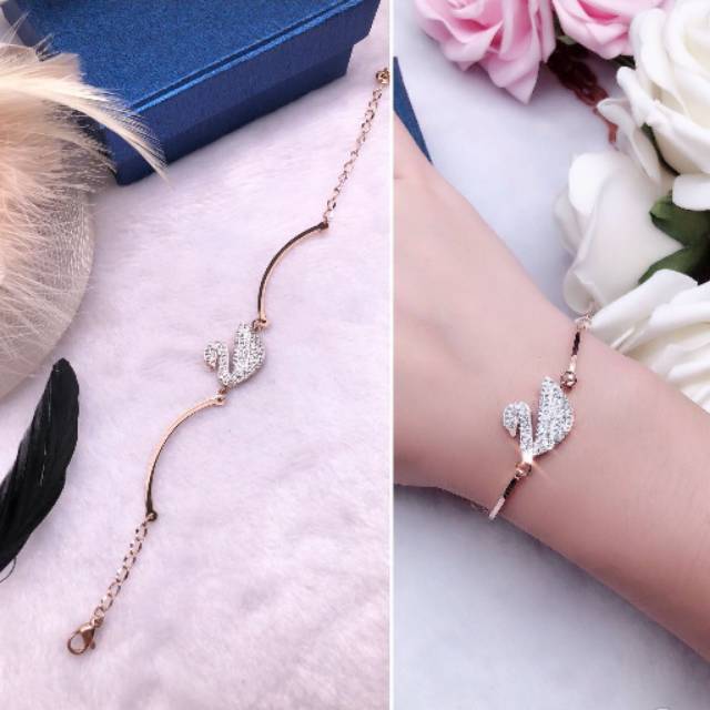Gelang Swarovsk* ada yg White Swan jg loh