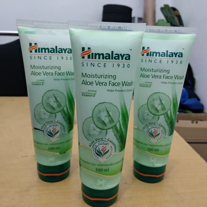 Himalaya Moisturizing Aloe Vera Face Wash 100ml