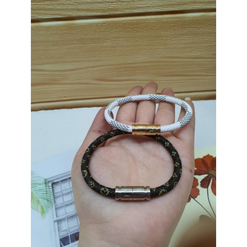 Gelang titanium LV / Gelang LV kulit / bangle titanium LV kulit / gelang titanium wanita LV