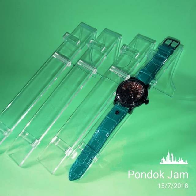 DISPLAY / STAND JAM TANGAN AKRILIK UNTUK JAM TANGAN TALI KULIT