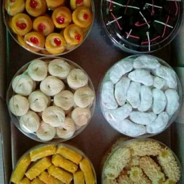 

Kue Kering 1 Paket Isi 6 Toples Harga 190 Ribu