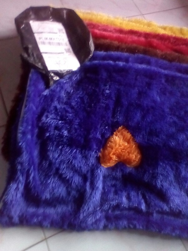 Sarung Bantal Bulu Rasfur / Sarung Bantal Bulu Motif Love / Sarung Bantal Bulu Murah