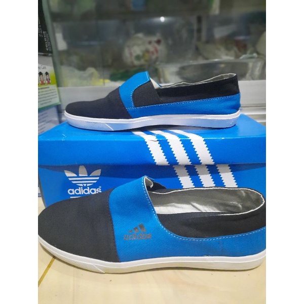 SEPATU COWOK ADIDAS