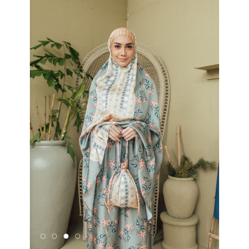 Klappertaart Prayer Set Wearing Klamby WK Marlin