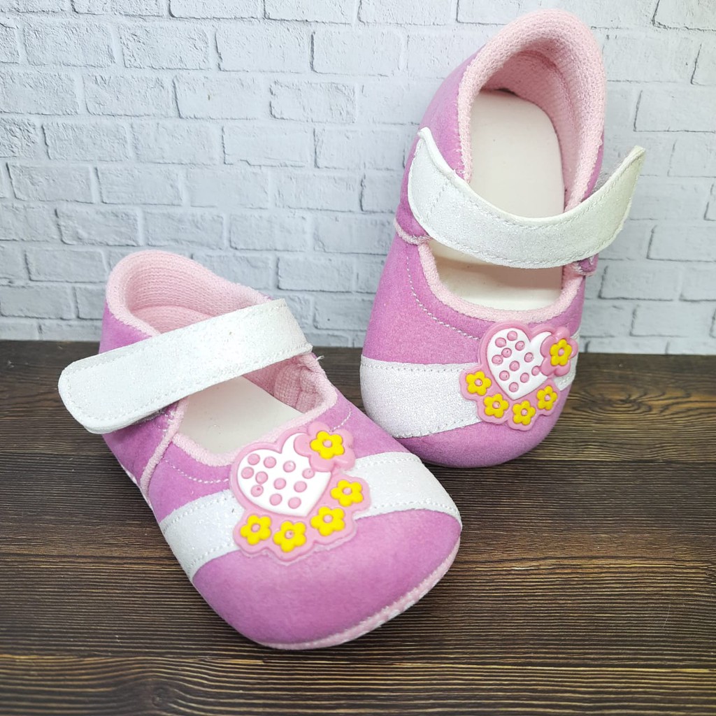 SEPATU PREWALKER BABY BAYI PEREMPUAN 0-12 BULAN BAHAN BLUDRU LOVE BUNGA GP04