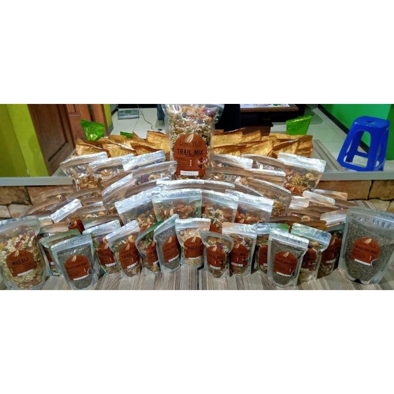 

Kacang Almond Utuh