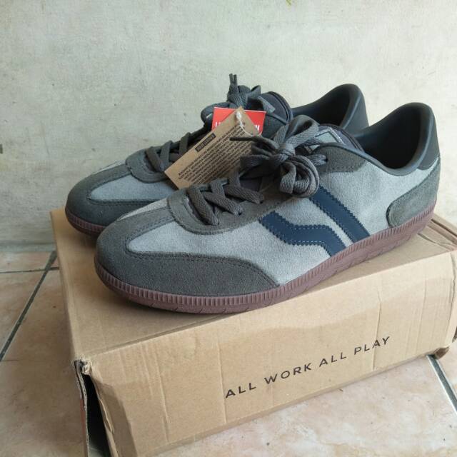 Sepatu casual piero london premium