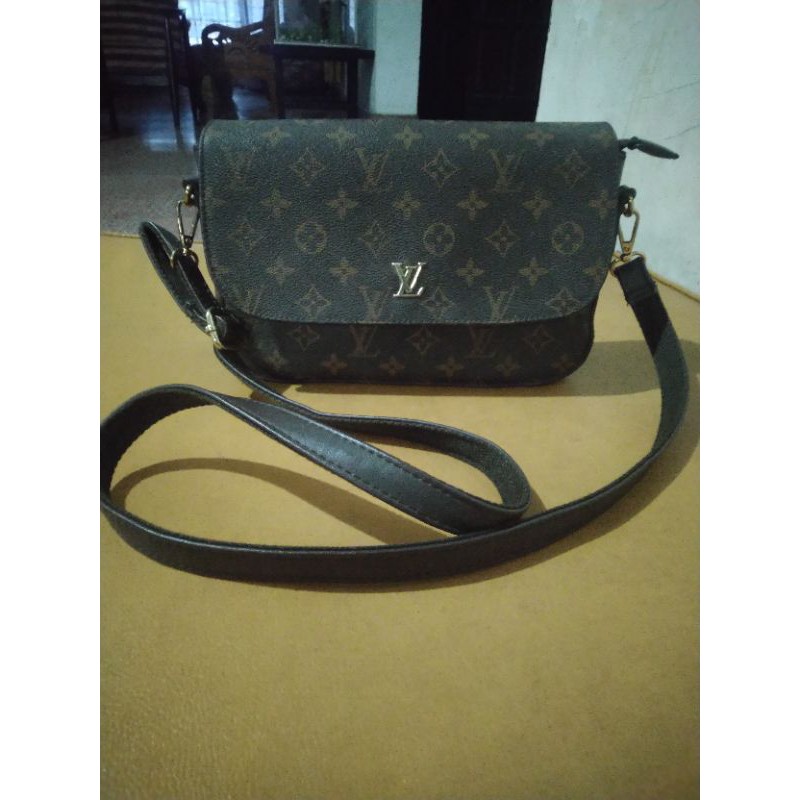 Sling bag LV preloved