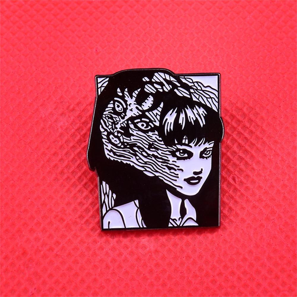 [Elegan] Junji Ito Tomie Pria Anime Jepang Wanita Fashion Perhiasan Aksesoris Pakaian Bros Enamel Keras Pin