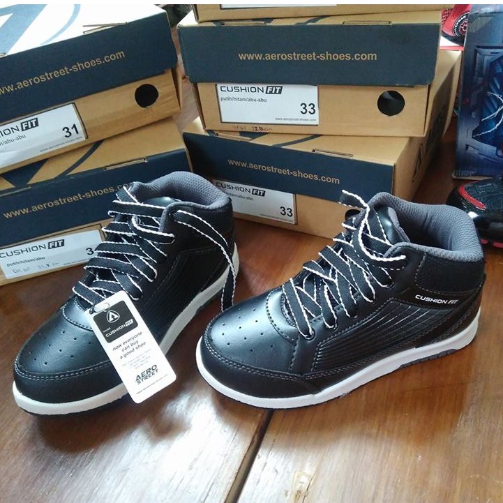 sepatu sekolah AERO