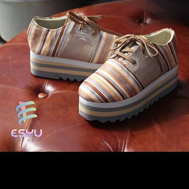 Esyu footwear