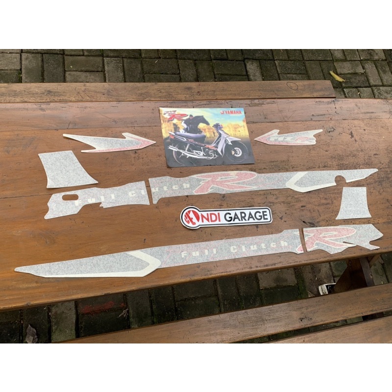 sticker f1zr 2001 silver hitam ritrama