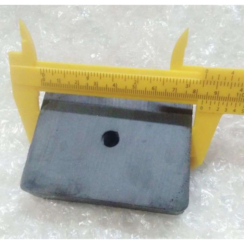 MAGNET FERRITE MODEL KOTAK SUPER LENGKET SIZE 83×64MM TEBAL 18MM