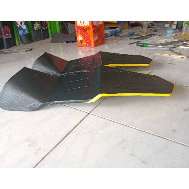JOK MOTOR VIXION NEW SLIM VARIASI KUNING MOTIF PRES HITAM