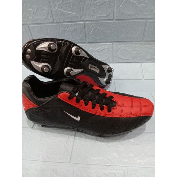 sepatu sepak bola terlaris tali miring  pul 6 baut&pul13,ht/br,pth/mr,ht/p,ht/hj,pth/mr,pth/h,  kuli