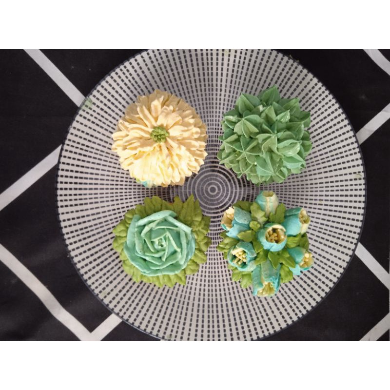 

Hampers Ied Lebaran cookies cupcakes