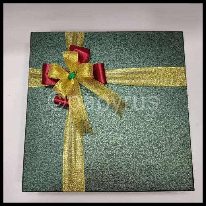 

Kualitas Terbaik - Papyrus 30X30 Tinggi 10Cm Kotak Kado Gift Box Hadiah Kota Kado