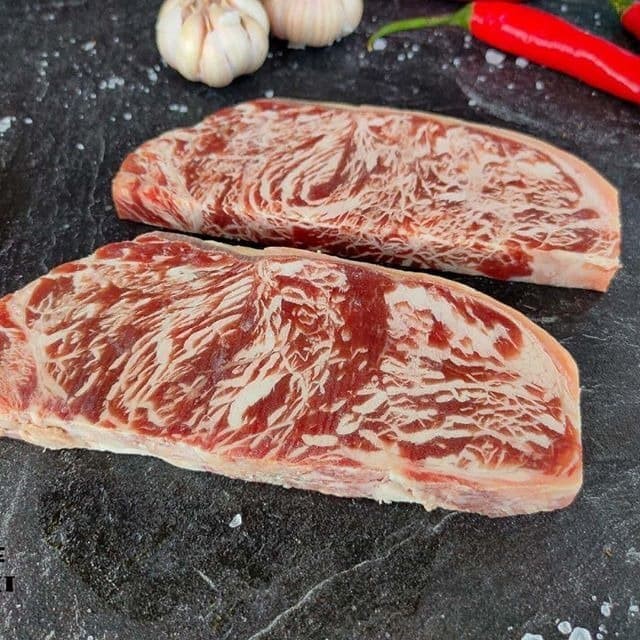 

Wagyu Beef Sirloin Meltique Premium 200gr Wagyu Steak Daging Panggang
