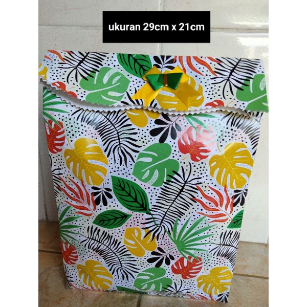 

paper bag/ bungkus kado ukuran 29cm x 21cm