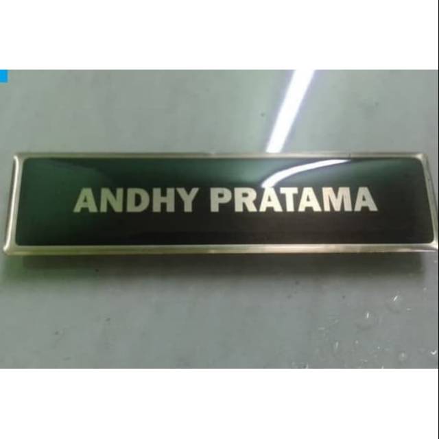 

Papan Nama Dada Name Tag Kuningan Lapis Lycal Resin Magnet