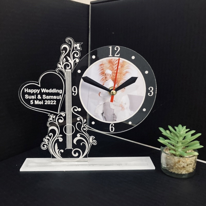 JAM DUDUK MEJA AKRILIK CUSTOM : KADO WEDDING PERNIKAHAN