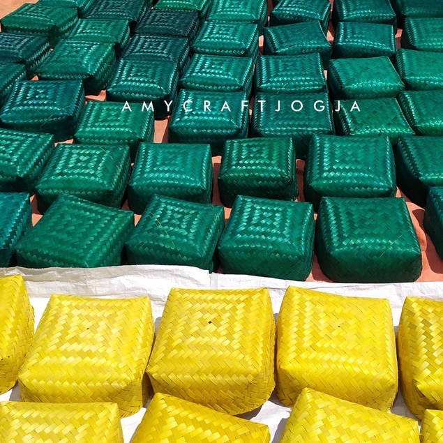 Besek Warna 15 x 15 x 8 cm / Pipiti Bambu Warna / Wakul Bambu / Besek Asli Jogja