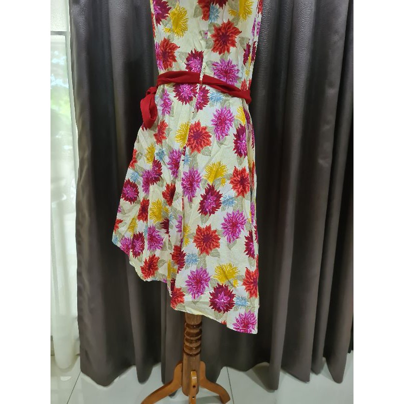 Dress bunga2 Dress pesta Size M New with tag Midi dress