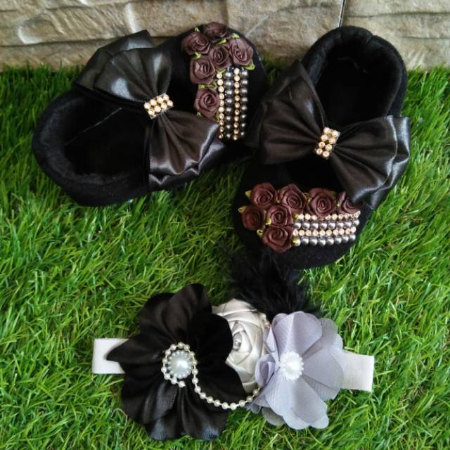 1 set (sepatu bayi Flat + bando)