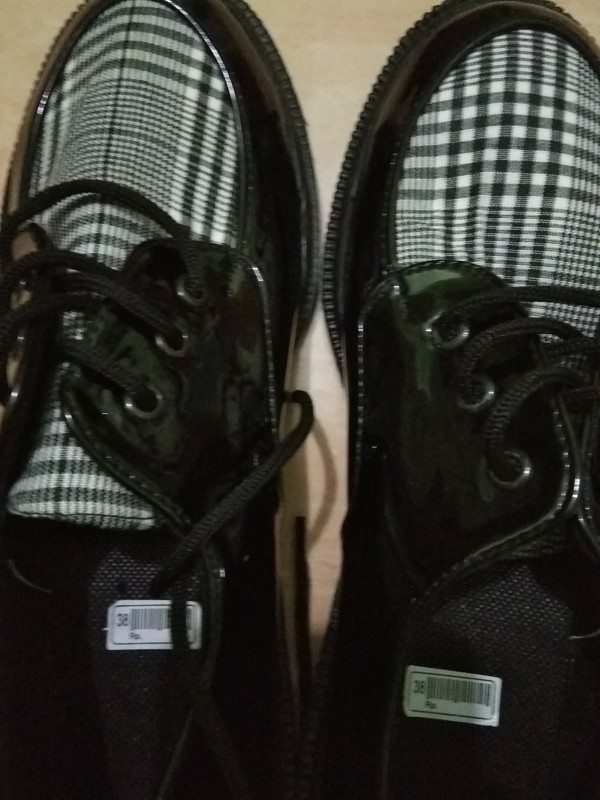 Sepatu Wanita Premium Tali Kasual Style Korea / Sepatu Black Glosy Variasi Kotak 099