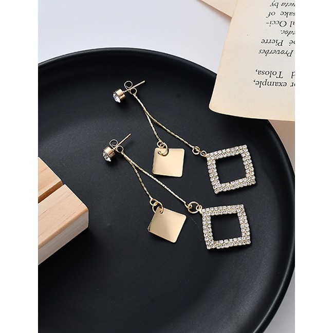 LRC Anting Tusuk Fashion Golden Geometric Tassel Earrings With Diamonds D73215