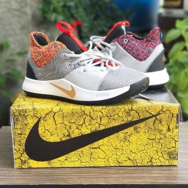 Sepatu Basket PG 3 Low BHM