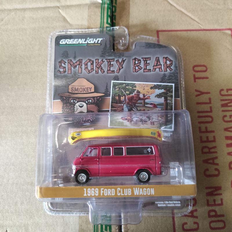 GREENLIGHT SMOKEY BEAR SERIES 1 - 1969 FORD CLUB WAGON WITH CANOE