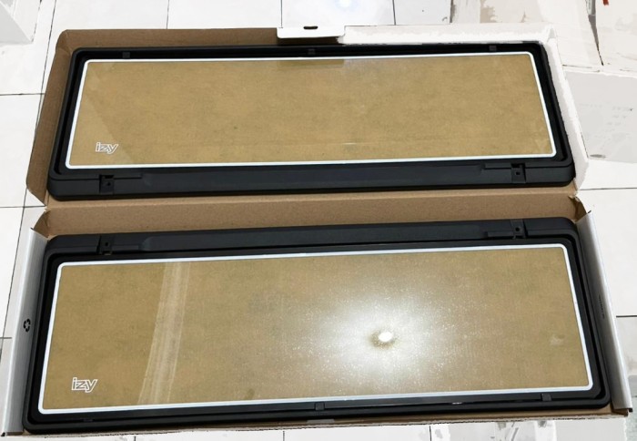 Cover Tatakan Dudukan Plat Nomor Mobil Izy Eco Slim Series Akrilik