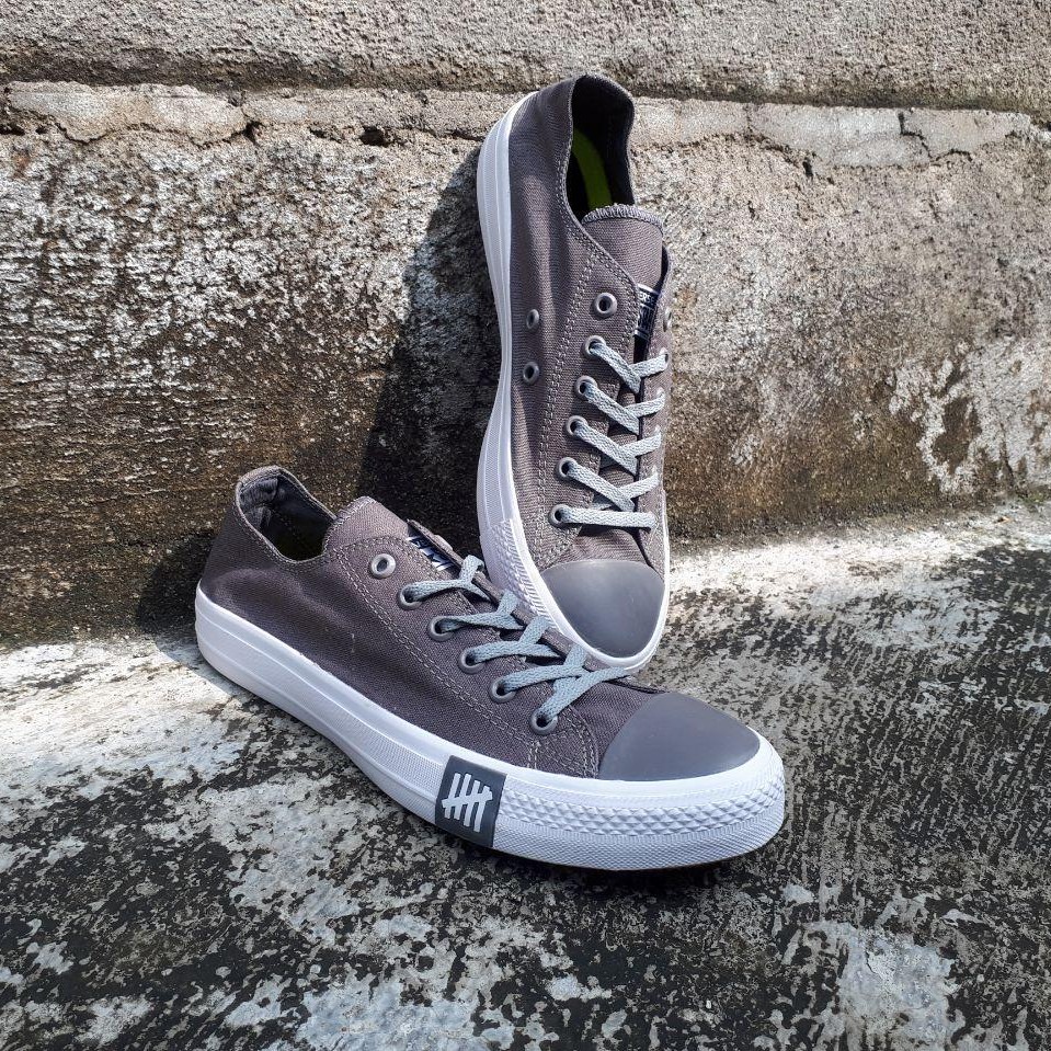 Jual Sepatu Converse Sneakers Pria Chuck Taylor Premium Snekers