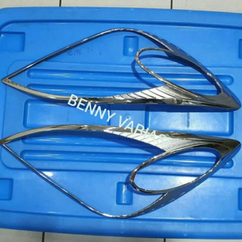 Garnis Lampu Depan Chrome Avanza New 2008 2011
