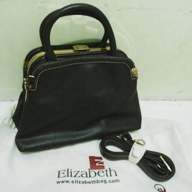 SOLD.Preloved tas Elizabeth.Jarang dipakai,roomy,kondisi like new.Warna asli coksu.For more detil,pm