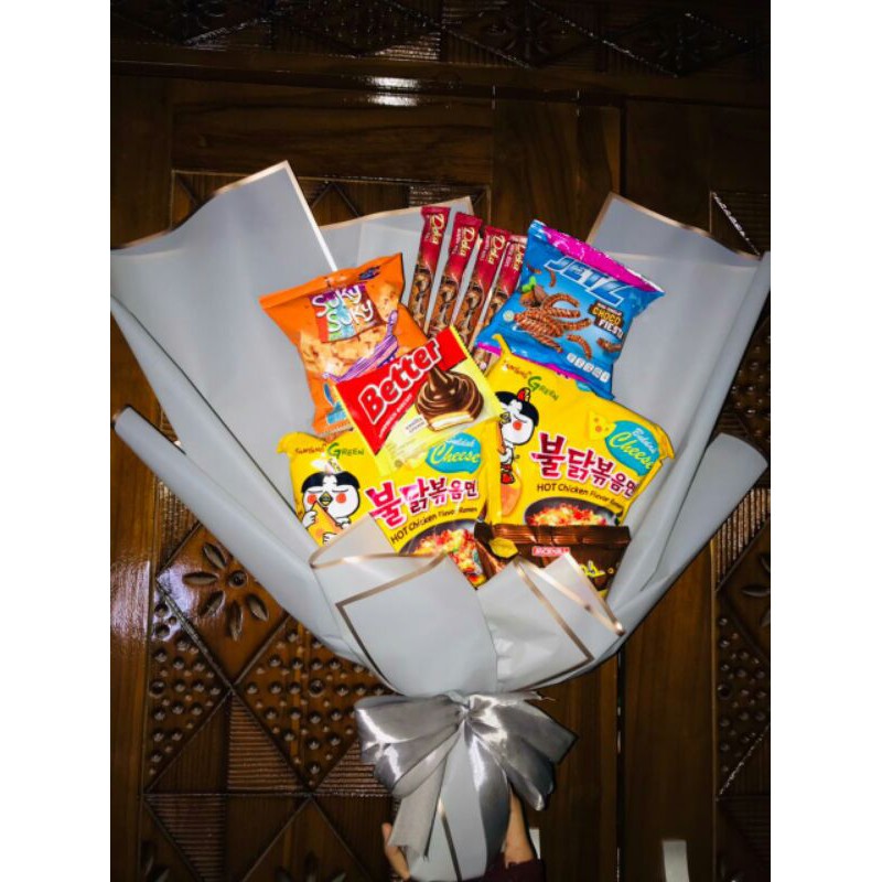 

ready bucket snack/bucket makanan/kado wisuda/kado ulang tahun/kado valentine