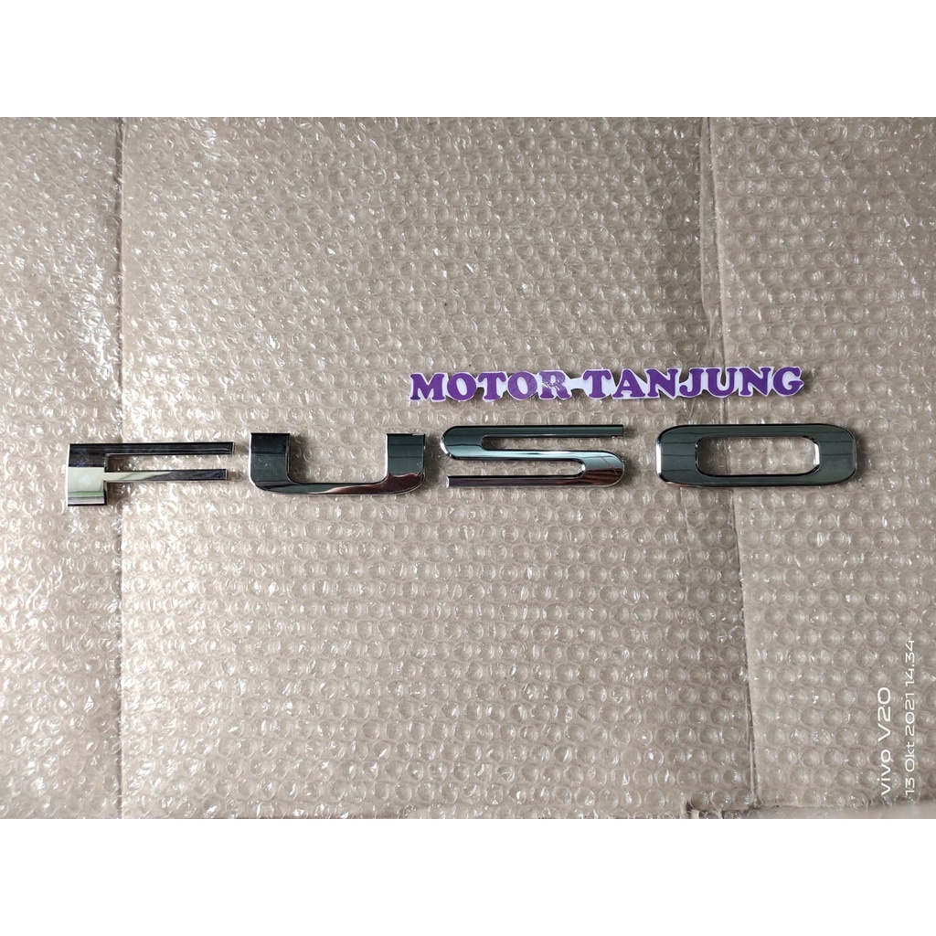 emblem tulisan fuso bagian depan chrom original