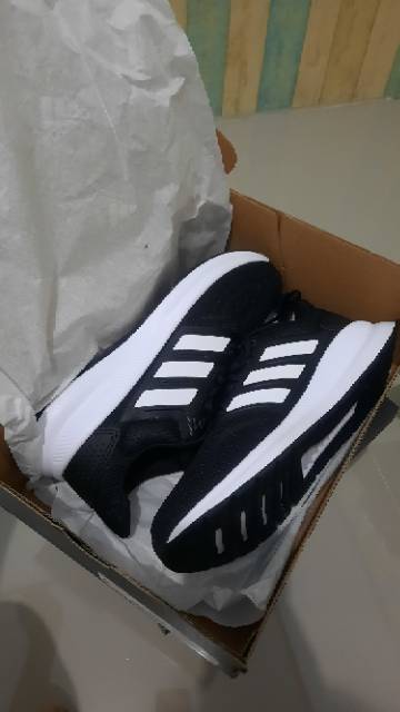 ADIDAS Running Sepatu Pria Hitam Runfalcon Ukuran 41 1/3 F36199