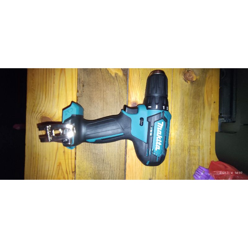 bor cordless makita df333dwye 12volt hanya bor tanpa box cas baterai.