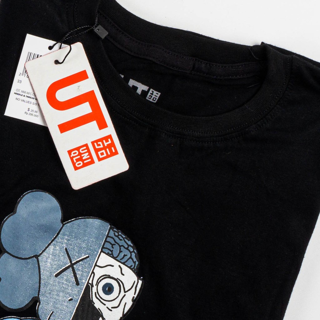 KAOS UNIQLO x KAWS FULL TAG / Kaos Distro Graphic Tee Baju Tshirt Uniqlo Tee