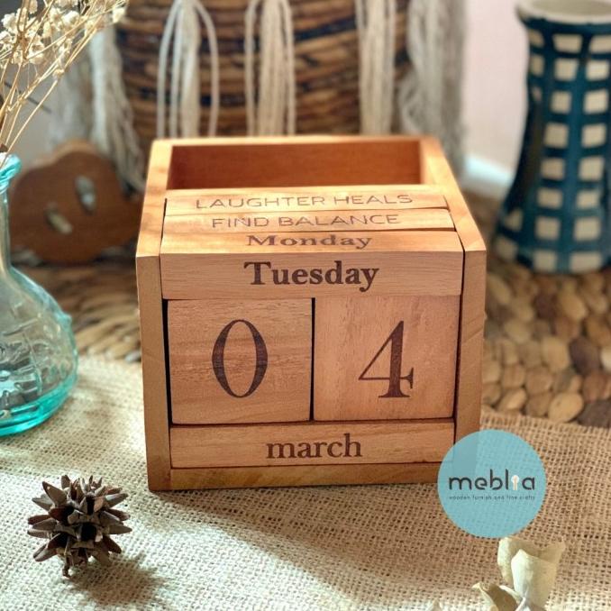 

Wilma Wooden Calender Perputual Calender Kalender Kayu Unik Hadiah Terlaris