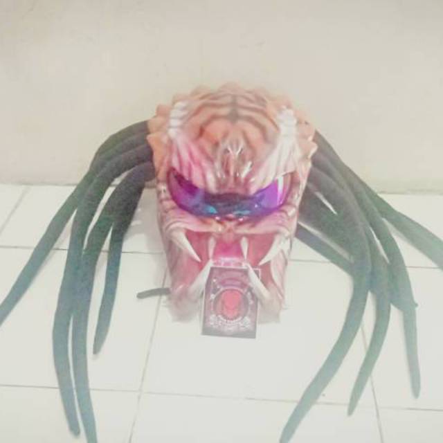 Helm Predator