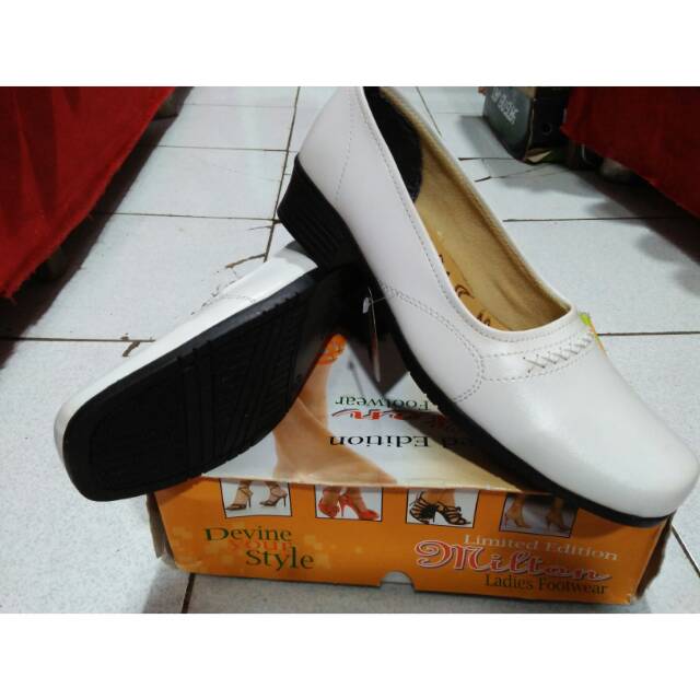 Sepatu pantofel wanita milton white