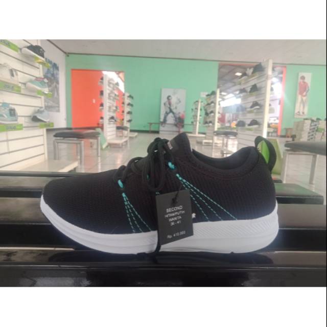 Sepatu tomkins wanita second black/white