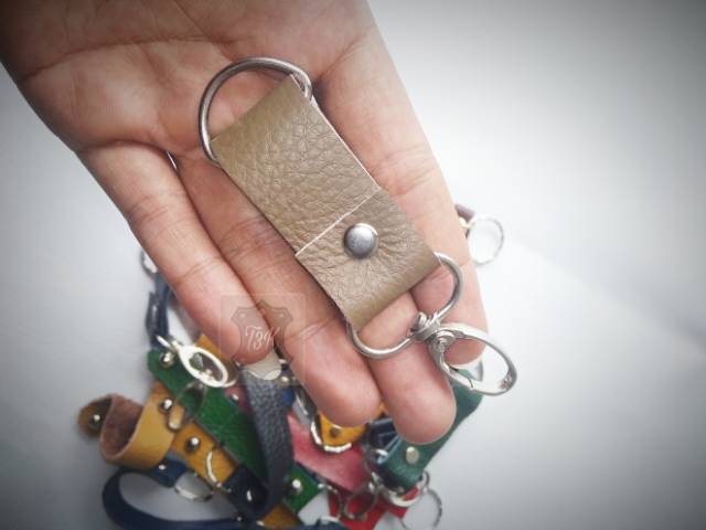 Gantungan kunci kulit asli key chain leather souvenir